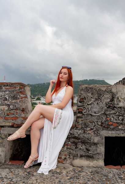 Live sex webcam photo for Lilousess21 #6076131