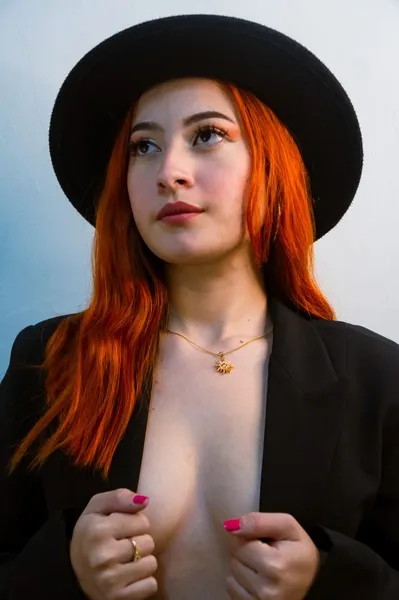 Live sex webcam photo for Lilousess21 #5873340