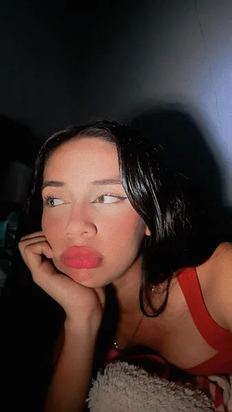 Live sex webcam photo for ElsaKiss #4033571