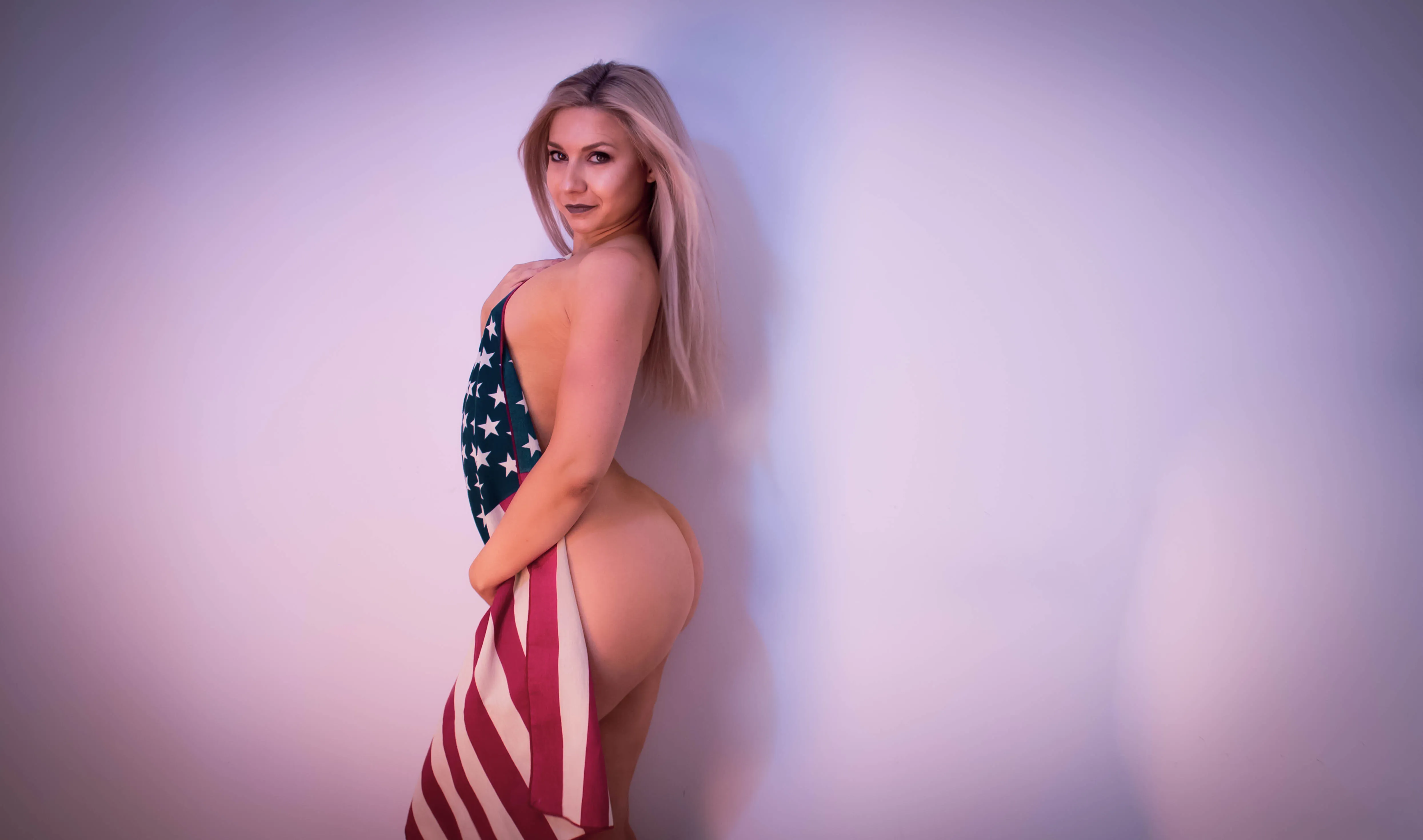 Live sex webcam photo for KrissyQueen #7914735