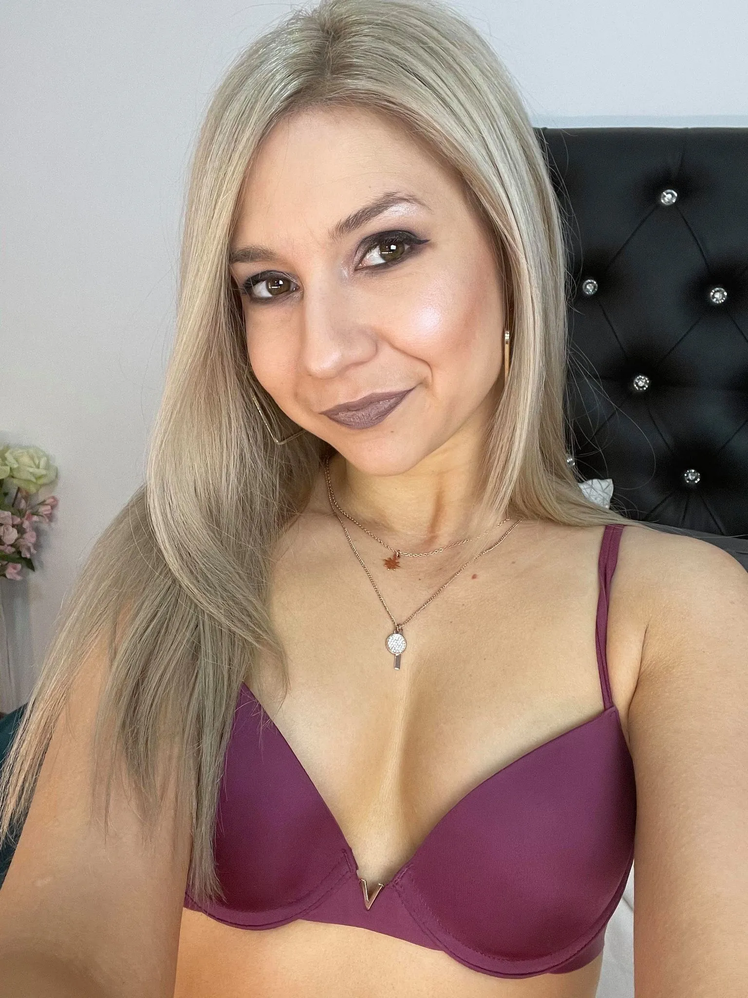 Live sex webcam photo for KrissyQueen #7914848