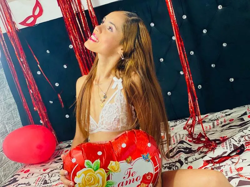 Live sex webcam photo for LucyUnlimit #4084554
