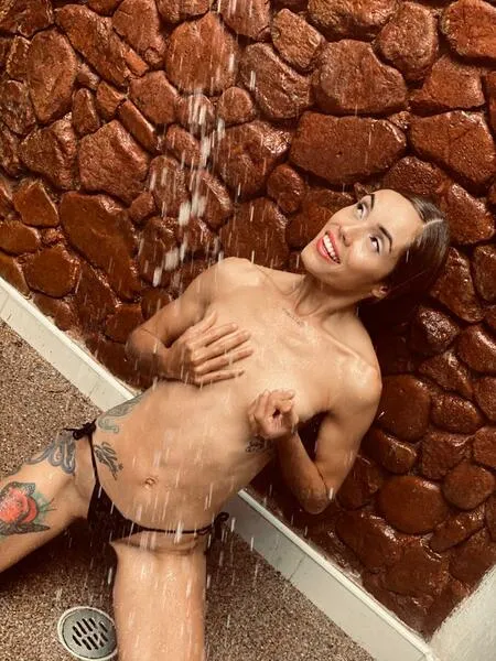 Live sex webcam photo for LucyUnlimit #4102799