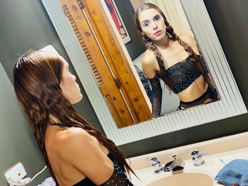 Live sex webcam photo for LucyUnlimit #4102827