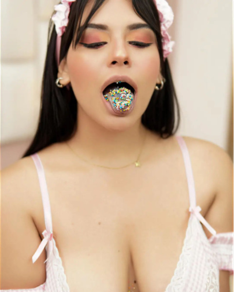 Live sex webcam photo for KylaKiim #5894904