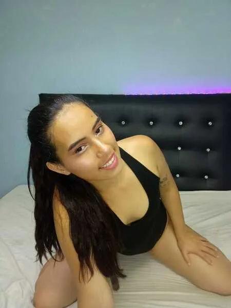 Live sex webcam photo for YvannaBrendel #4143328