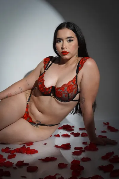 Live sex webcam photo for IamSophieRoyals #7003456