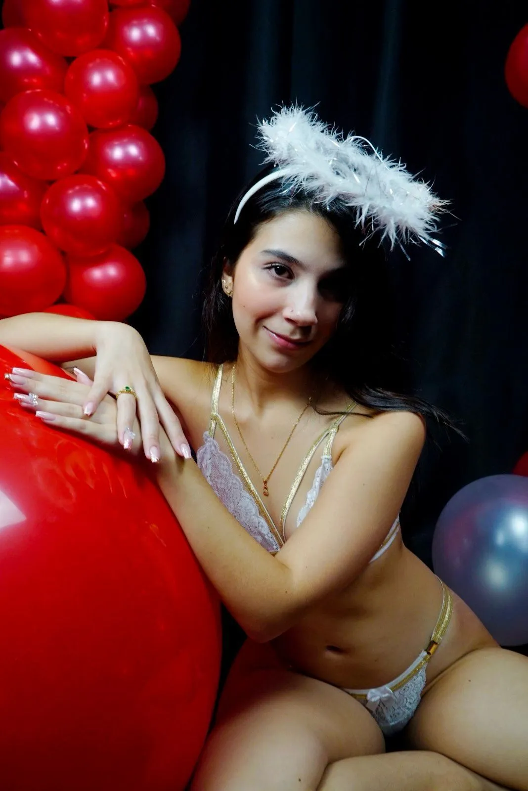 Live sex webcam photo for Mialopez101 #8413444
