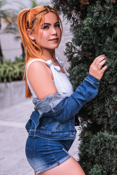 Live sex webcam photo for ElleWesst #4172318