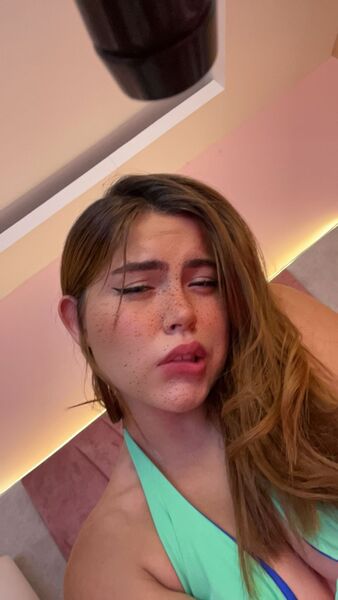 Live sex webcam photo for ElleWesst #6042859