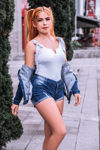 Live sex webcam photo for ElleWesst #4172320