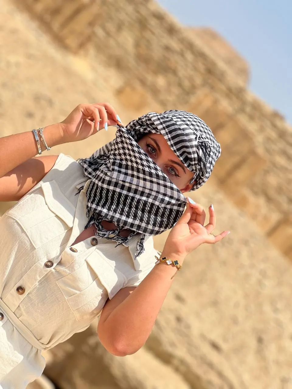 Live sex webcam photo for RoseVanessa #7899785