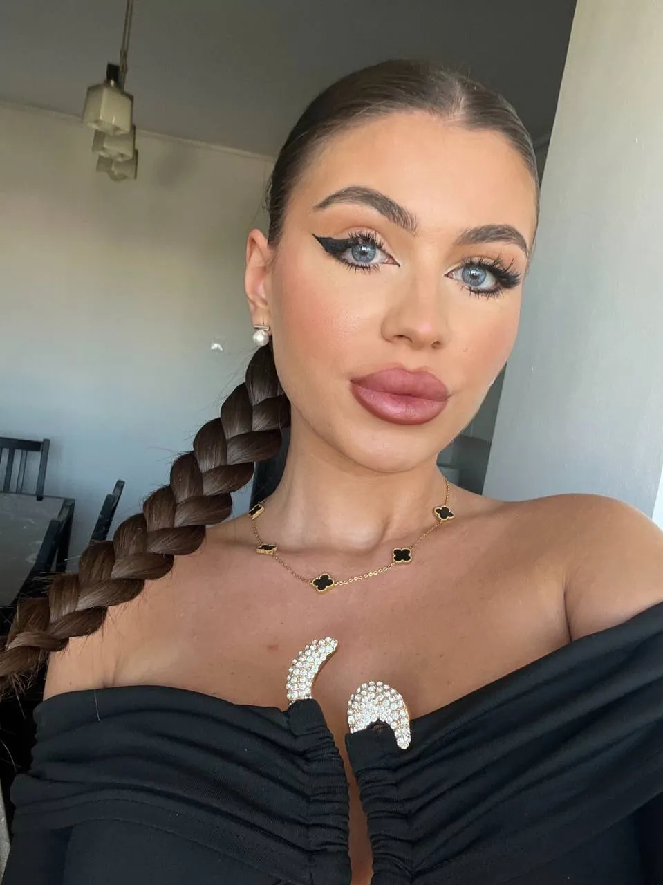 Live sex webcam photo for RoseVanessa #7899786