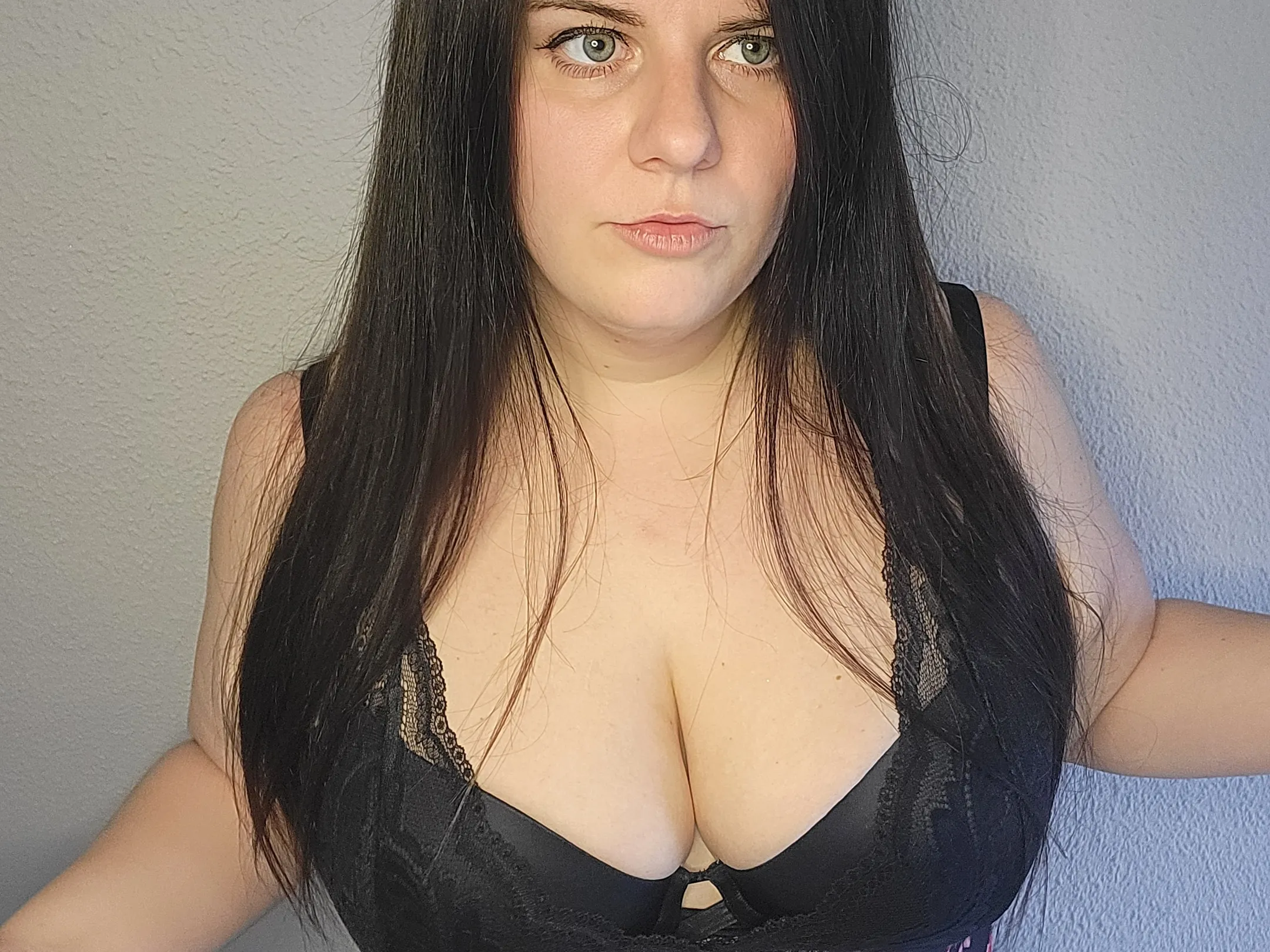Live sex webcam photo for ZoeyLey #4093934