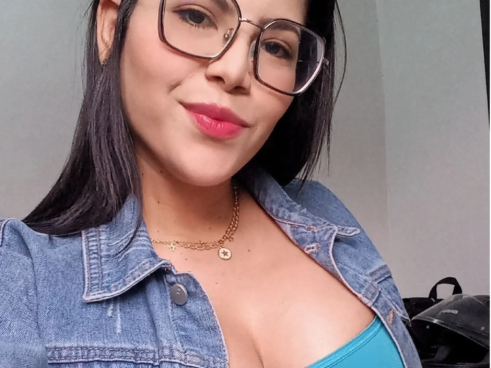 Live sex webcam photo for Roussee18 #5958992