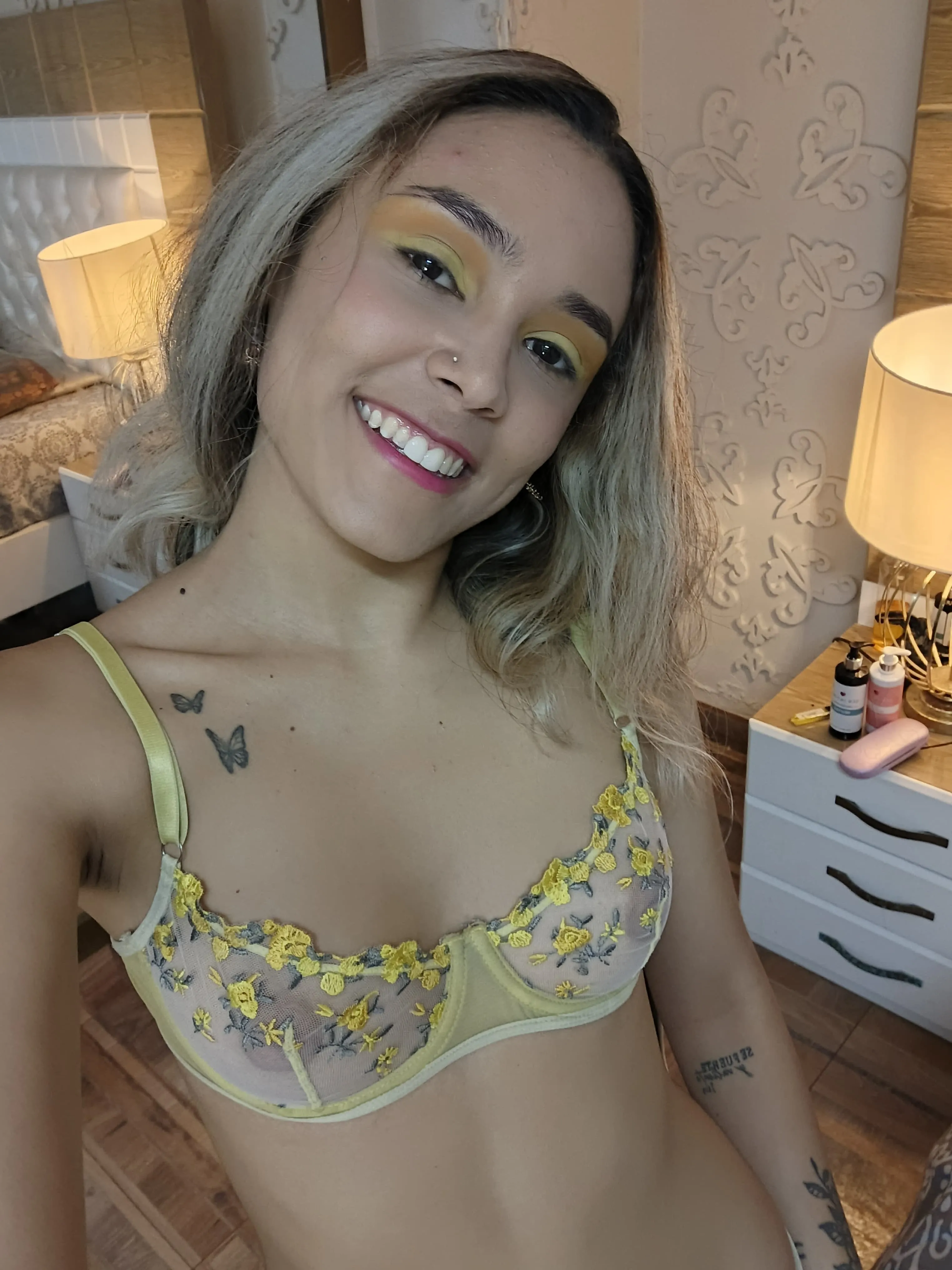 Live sex webcam photo for TaraHot #8429288