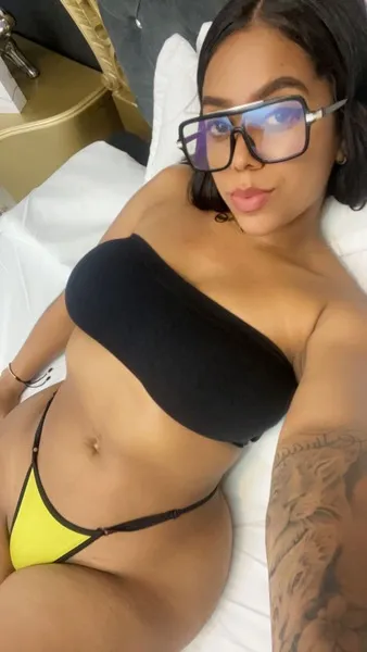 Live sex webcam photo for LiaMorrone #5344163