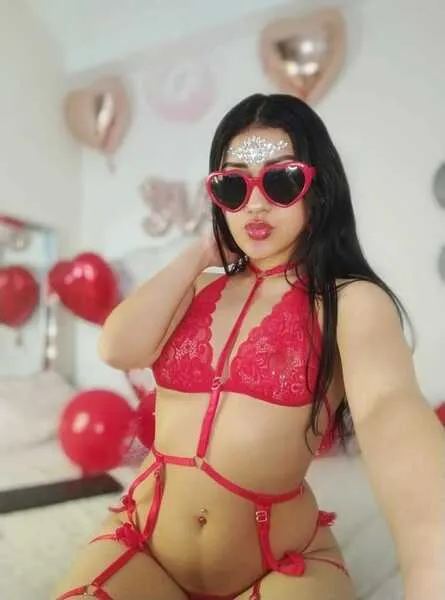 Live sex webcam photo for CristalCute #4047210