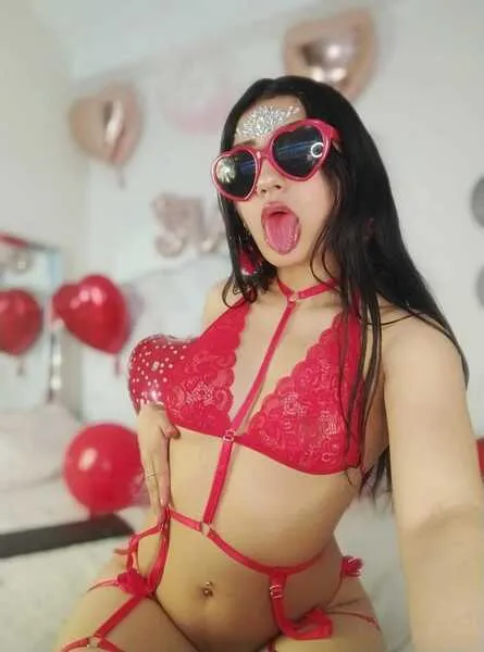 Live sex webcam photo for CristalCute #4047211