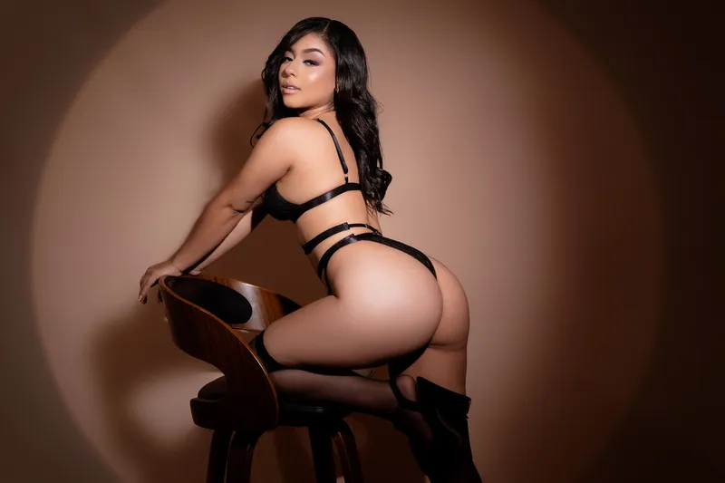 Live sex webcam photo for RoxyWood #4105229