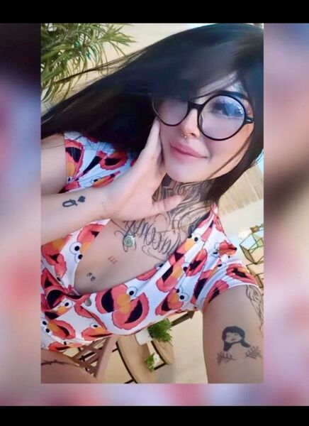 Live sex webcam photo for MiaMoore18 #6503190