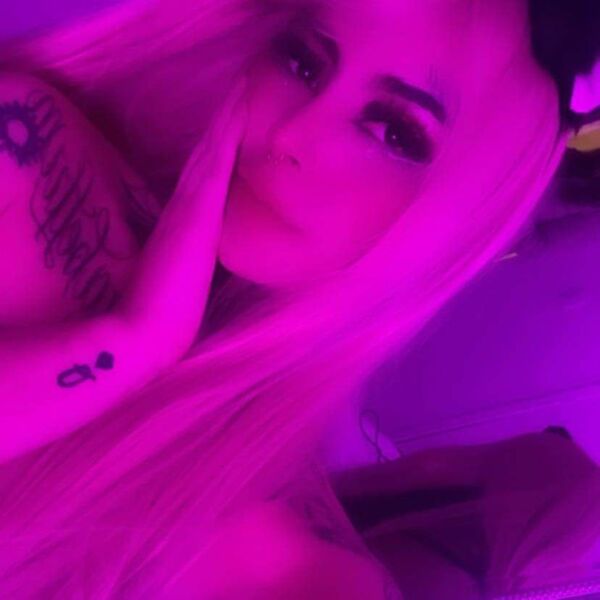 Live sex webcam photo for MiaMoore18 #6503181