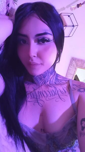 Live sex webcam photo for MiaMoore18 #6503187