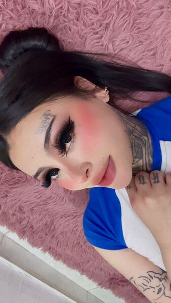 Live sex webcam photo for MiaMoore18 #6503192