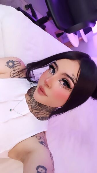 Live sex webcam photo for MiaMoore18 #6503184