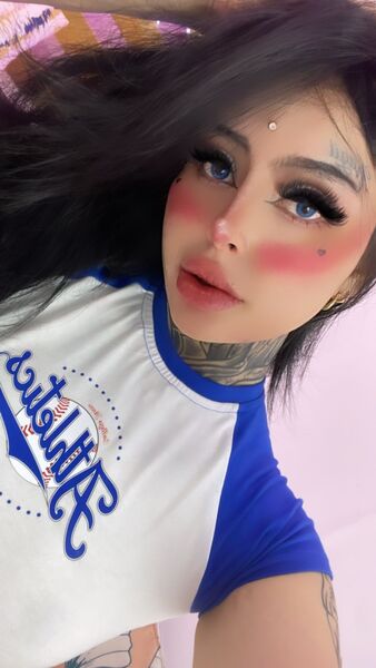 Live sex webcam photo for MiaMoore18 #6503191