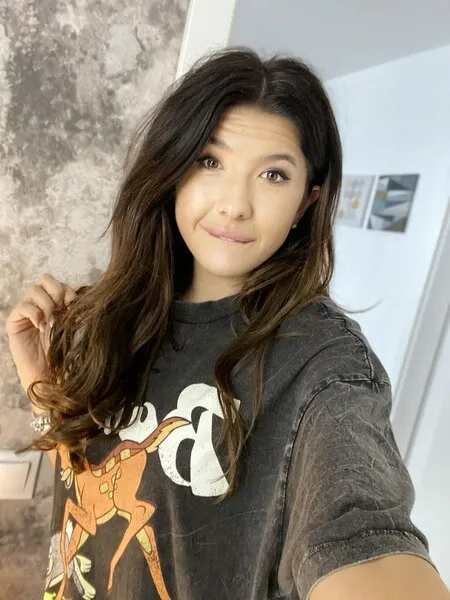 Live sex webcam photo for Amyliin #4121784