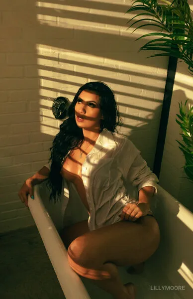 Live sex webcam photo for LillyMore #6165449