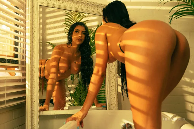 Live sex webcam photo for LillyMore #6165453