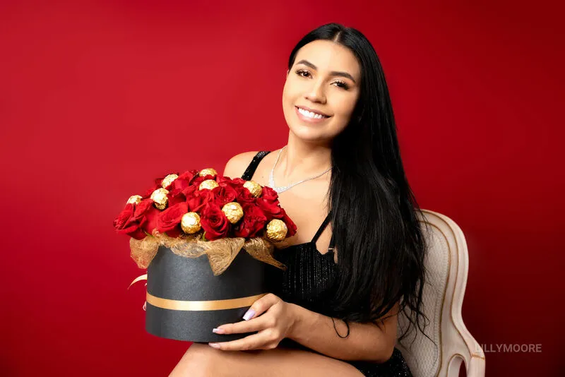 Live sex webcam photo for LillyMore #6165436