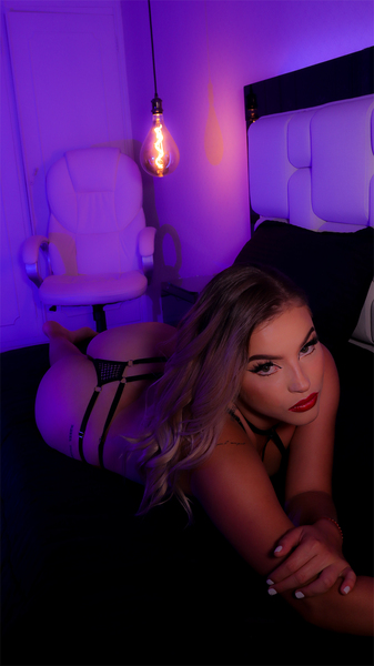 Live sex webcam photo for AlissonCoopper #4223404