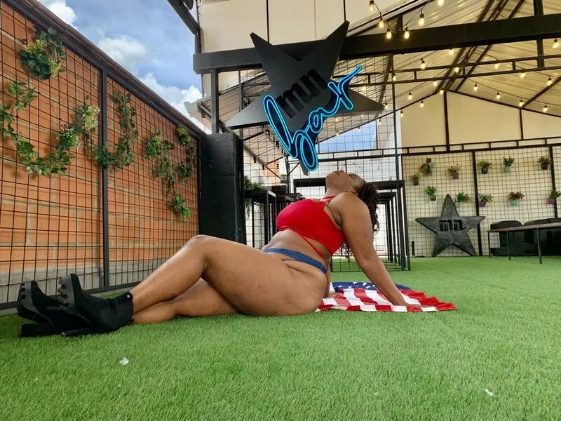 Live sex webcam photo for IdirisBig #5402082