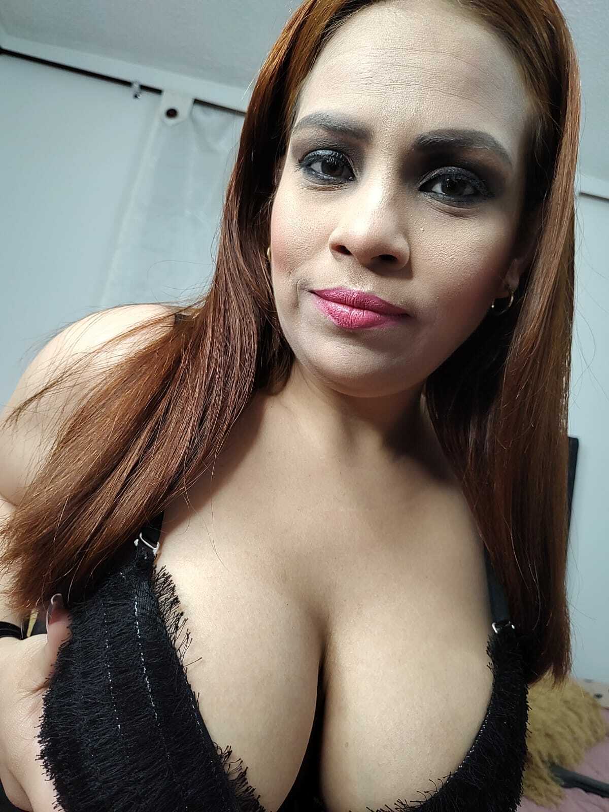 Live sex webcam photo for Joliecollette #7885061