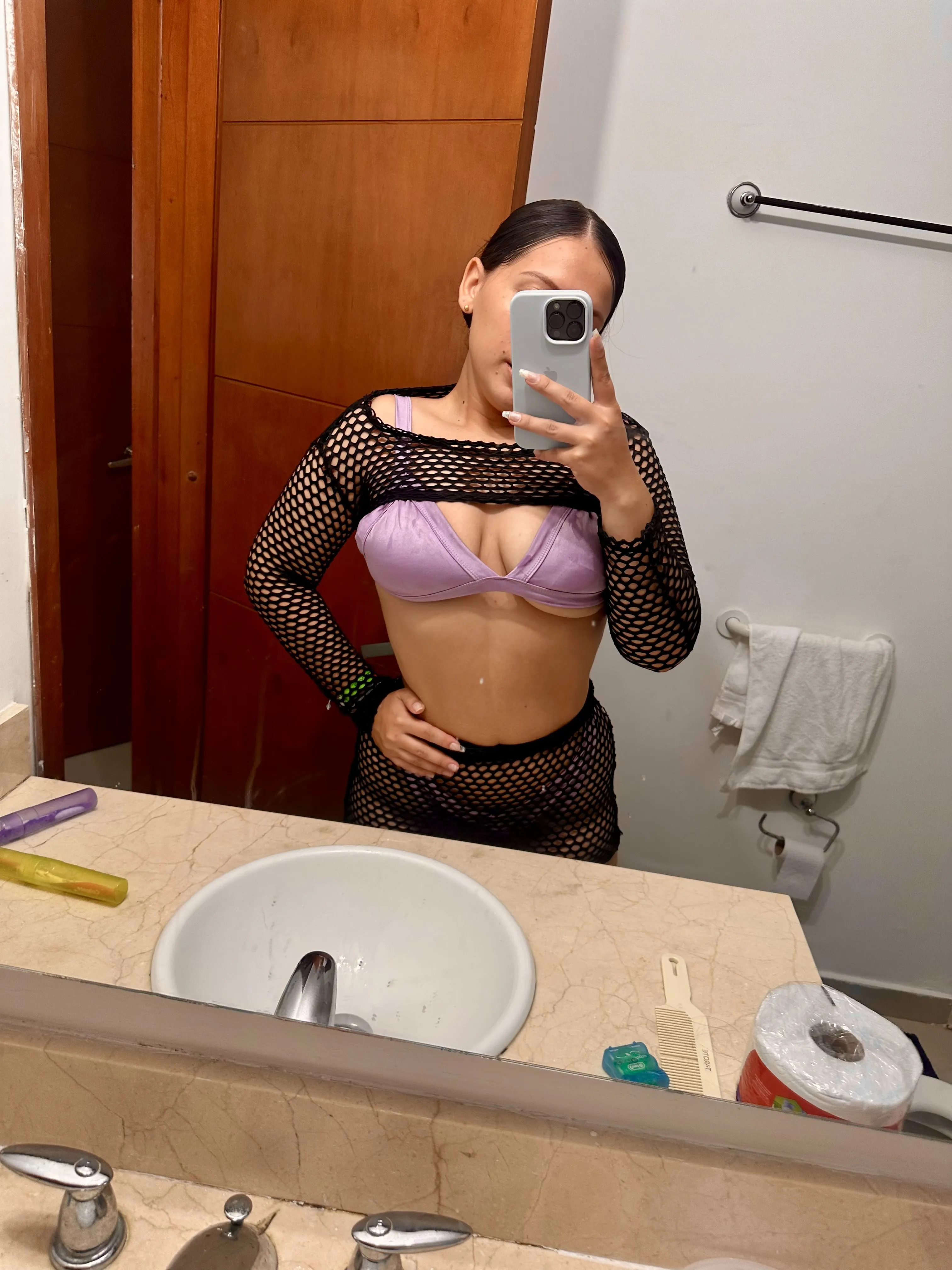 Live sex webcam photo for AbbyStone69 #8140875