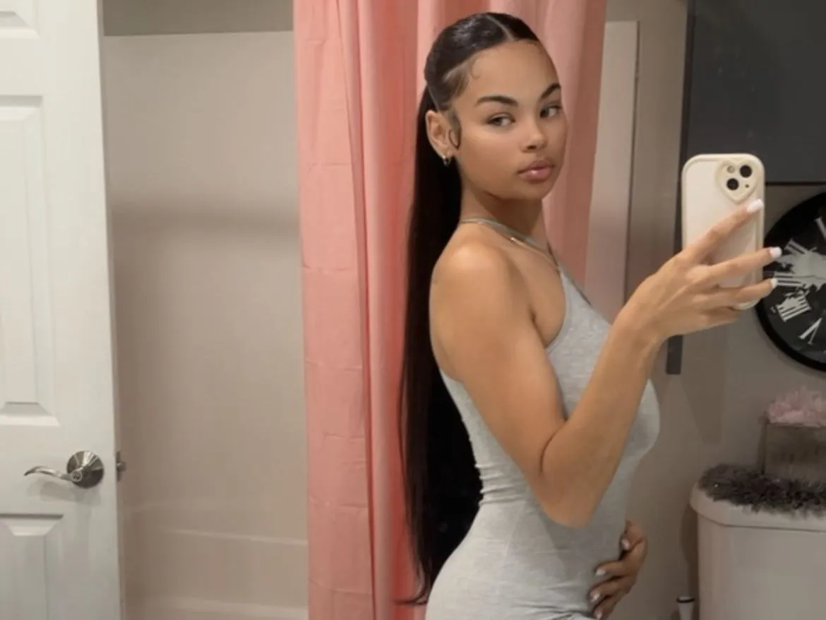 Live sex webcam photo for Lovelygirliex #4129049