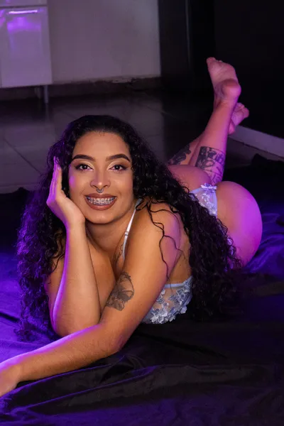 Live sex webcam photo for CharlotteeLopez #7812685