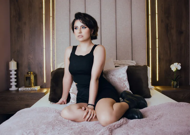 Live sex webcam photo for KenyaBrooks #4126463