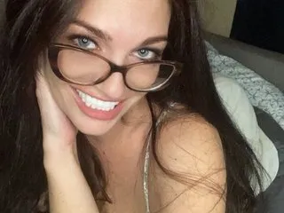 Live sex webcam photo for LunaLyons #8135493