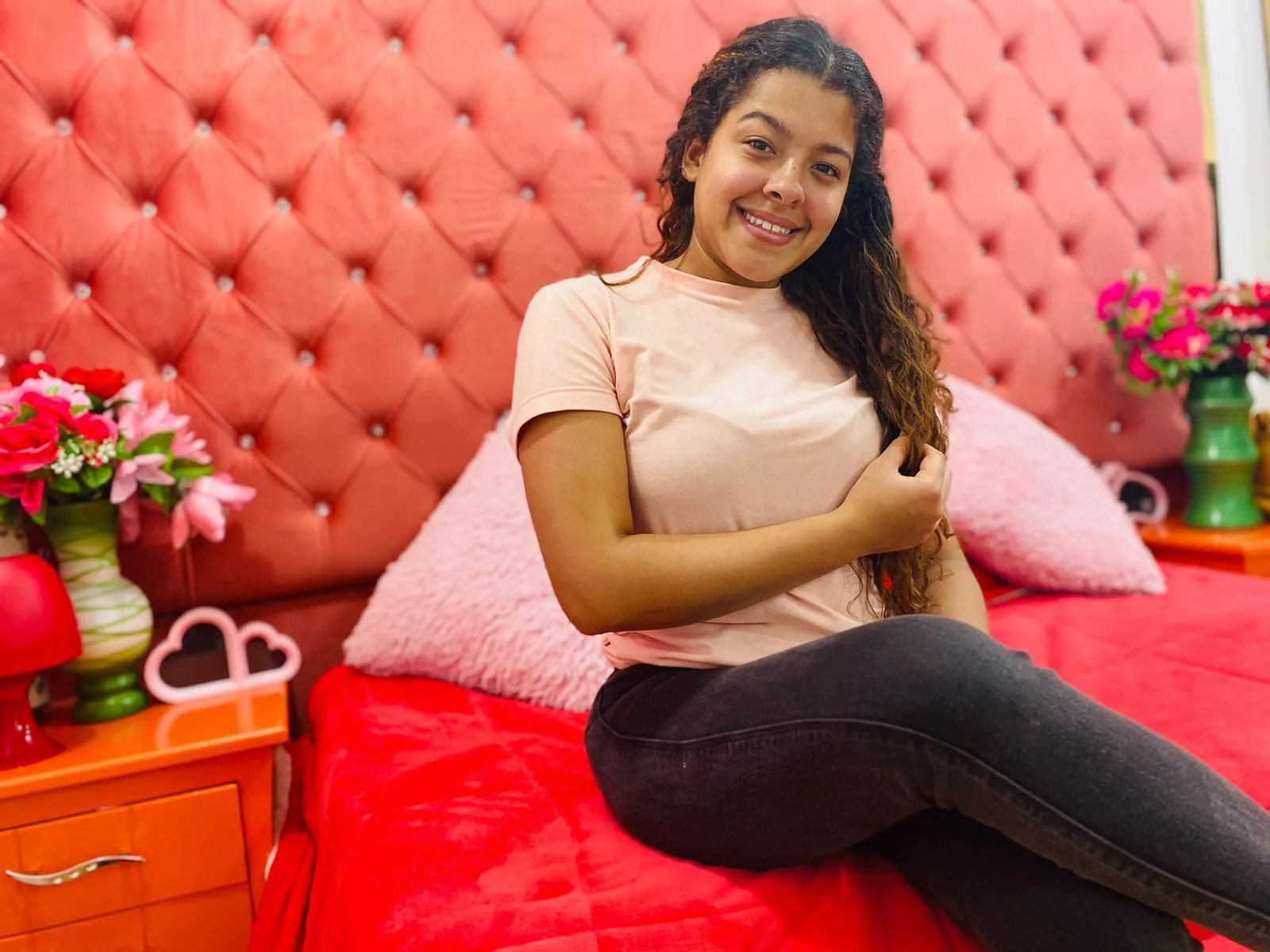 Live sex webcam photo for SweettCurly #3989923