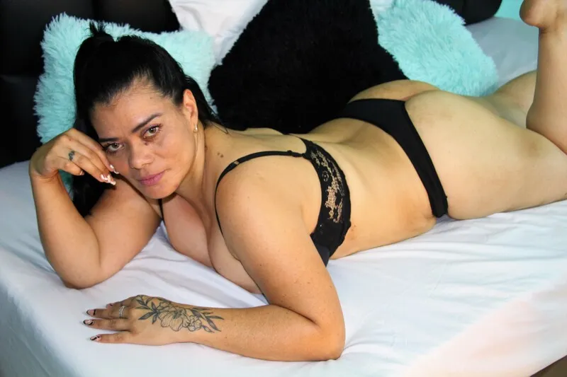 Live sex webcam photo for AMBER111 #4011802