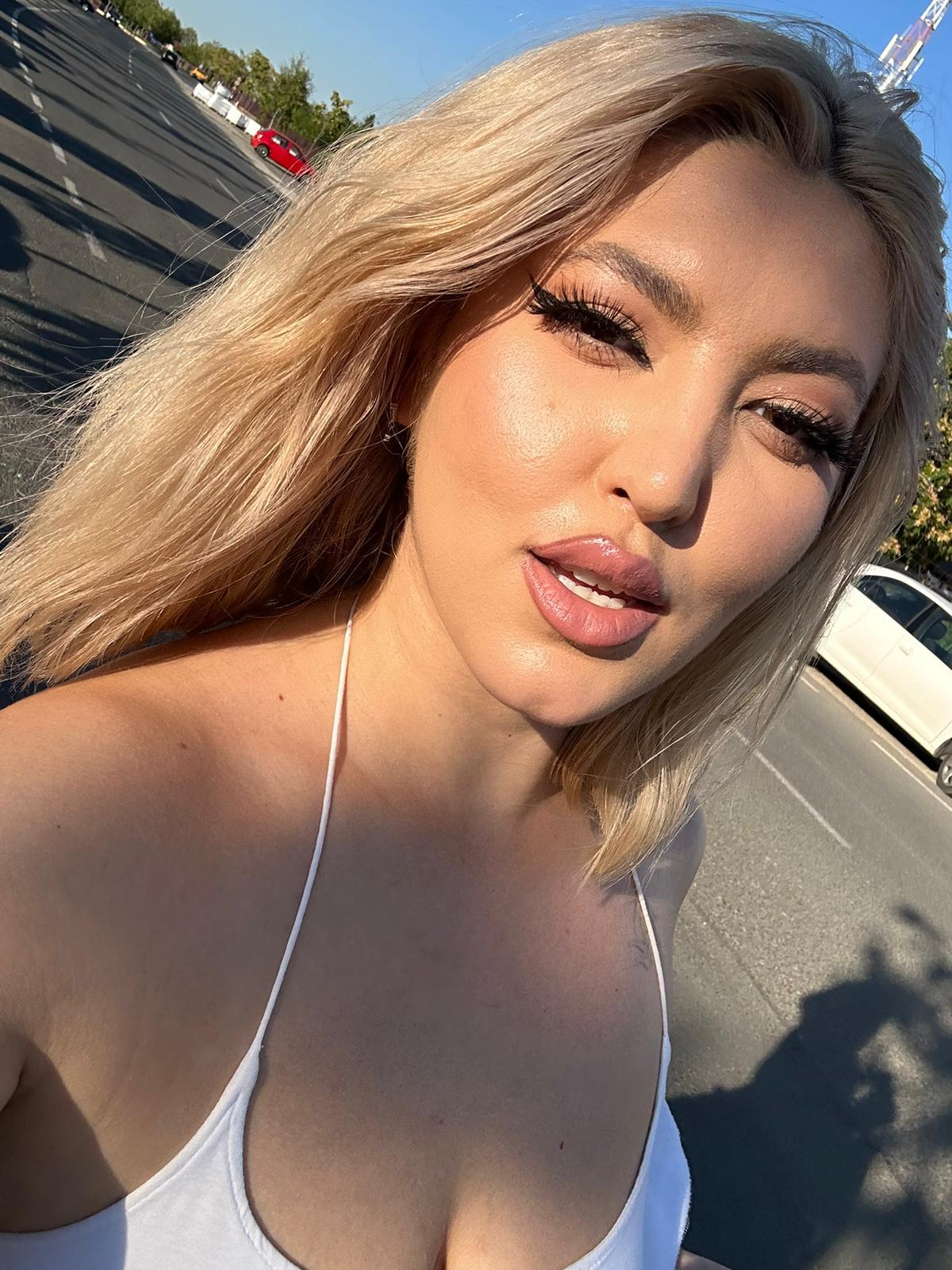 Live sex webcam photo for CleoLangley #7827402