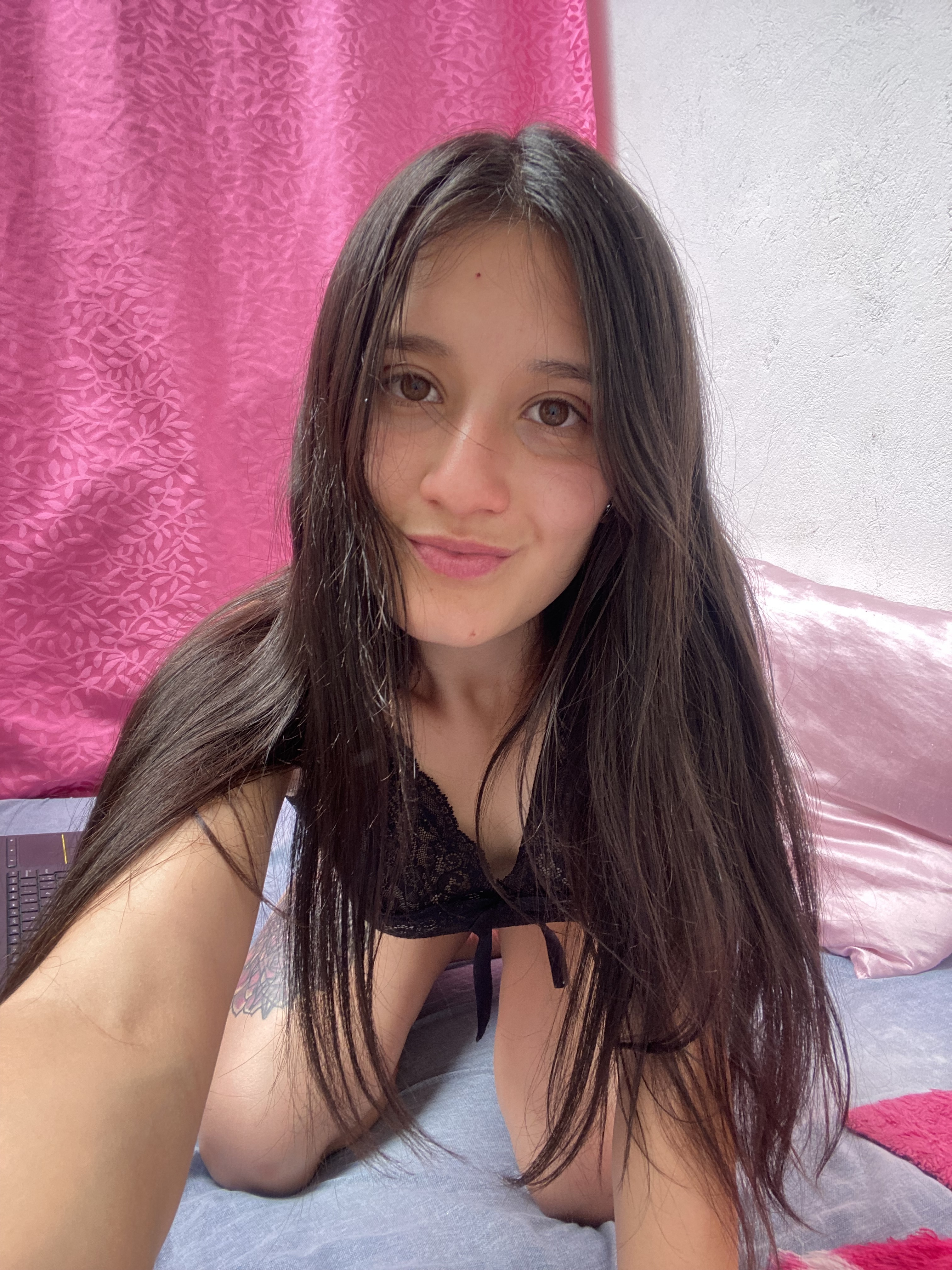 Live sex webcam photo for Kimyrosse #7114795