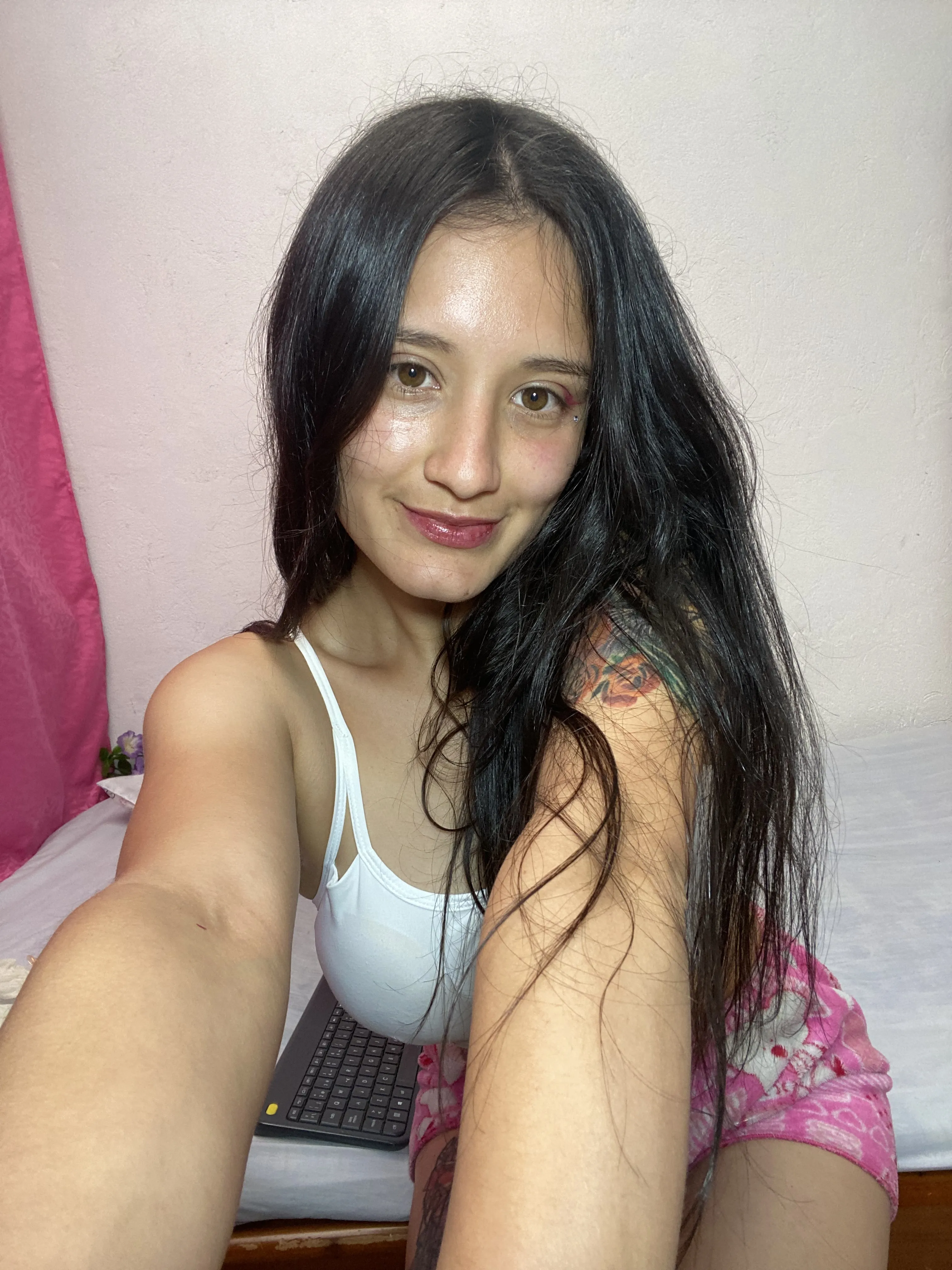 Live sex webcam photo for Kimyrosse #7114994