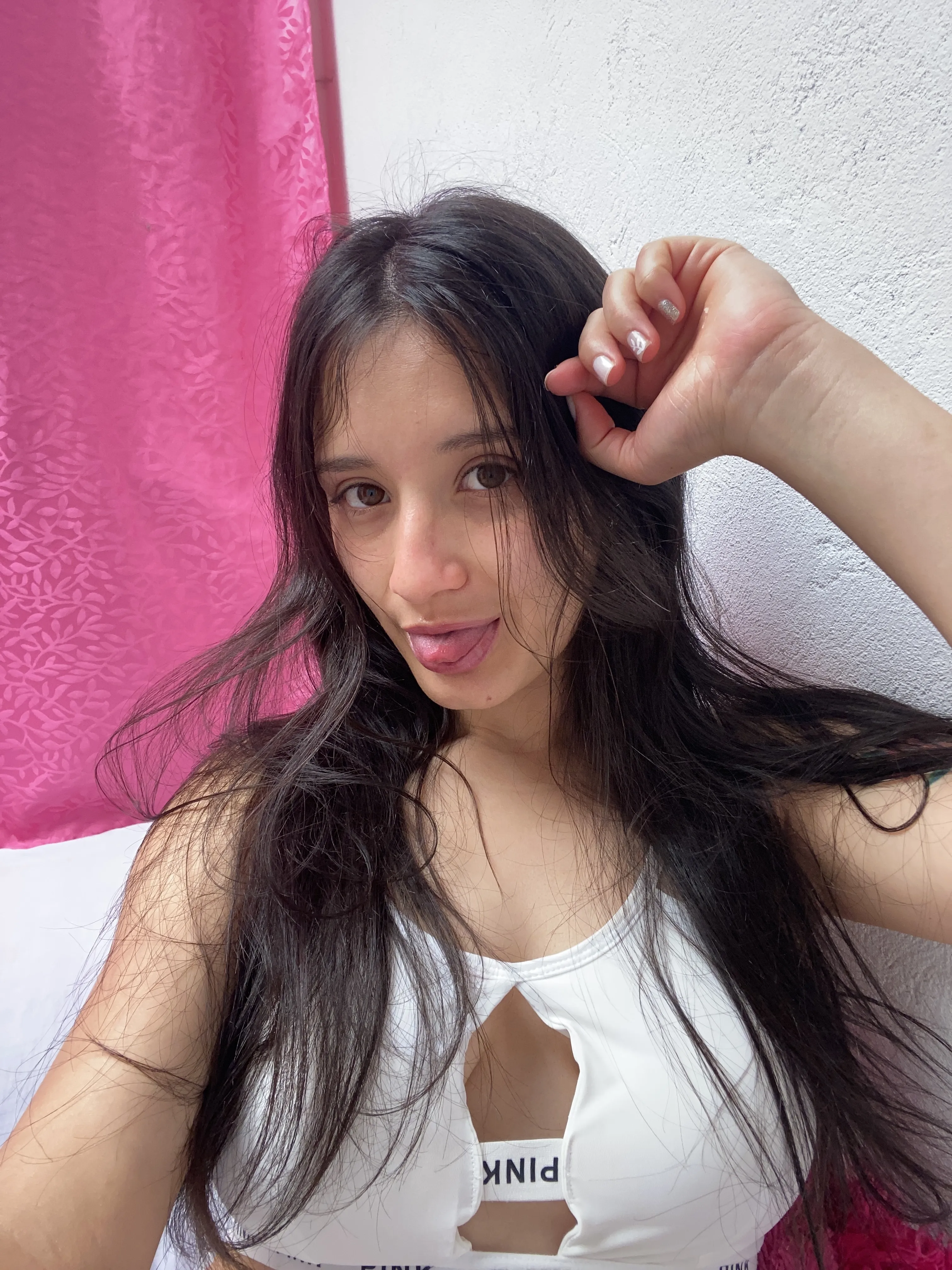 Live sex webcam photo for Kimyrosse #7115001