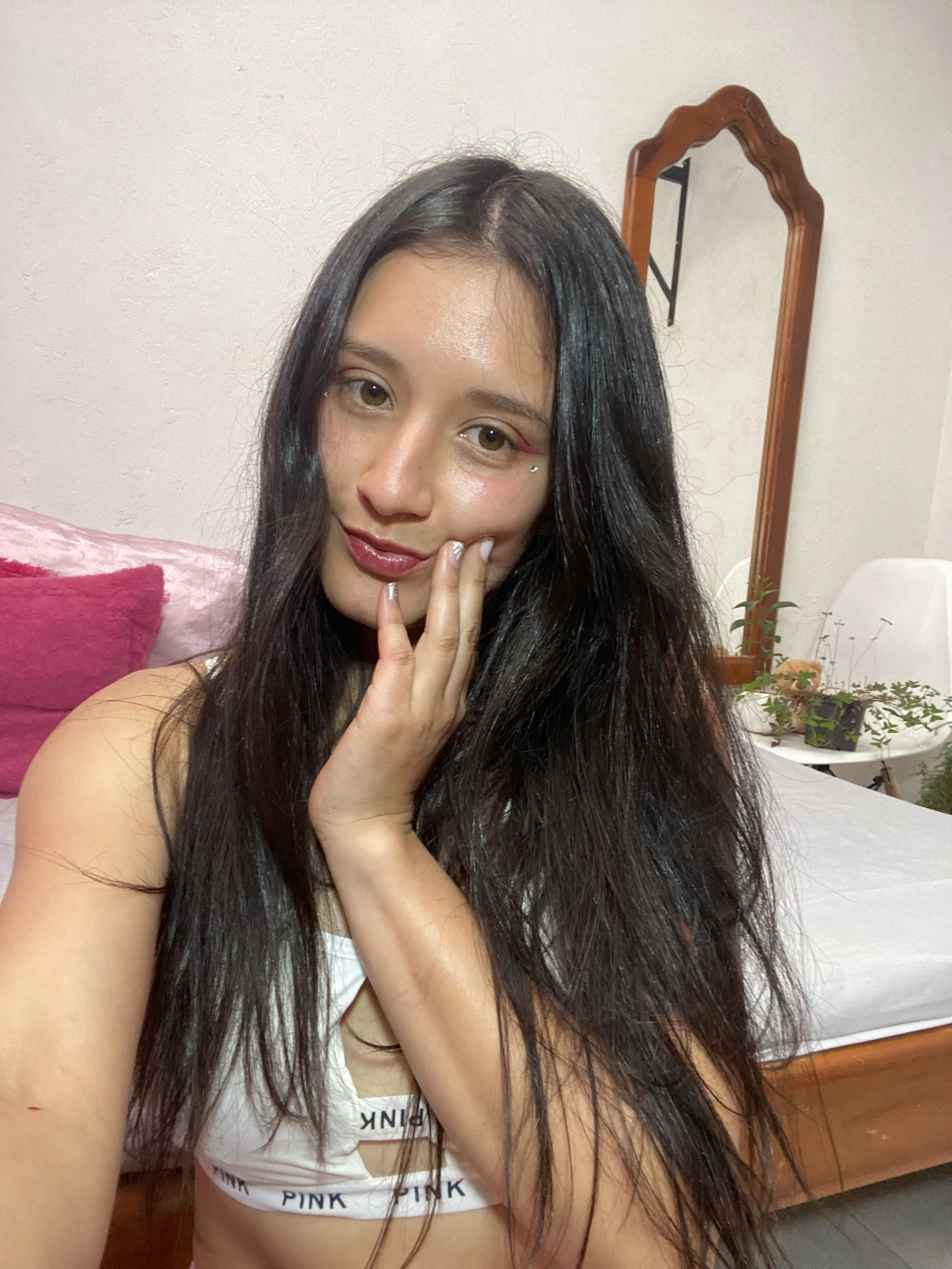 Live sex webcam photo for Kimyrosse #7114996