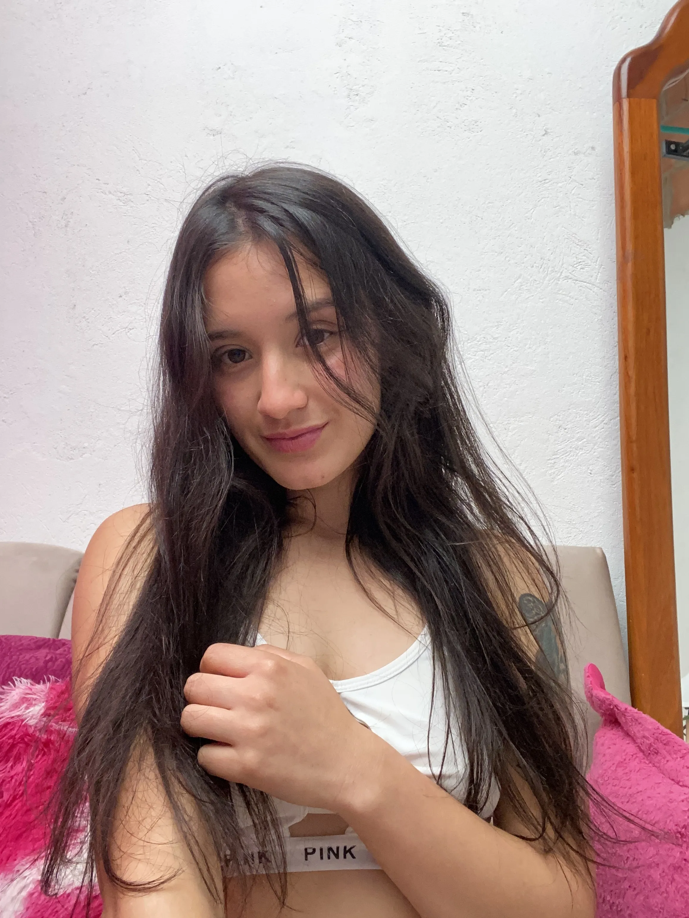 Live sex webcam photo for Kimyrosse #7115120